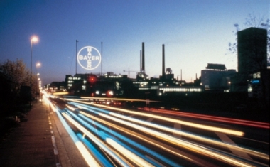 Ein vertrauter Anblick: das Bayer-Kreuz in Leverkusen. - Bayer Konzern