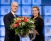 Vorstandsmitglied Zygmunt Mierdorf mit Moderatorin Anke Engelke