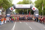 Getreu dem Motto "42 km Party" waren 10.000 L&auml;ufer und 400.000 Zuschauer an diesem Tag dabei. - real SB-Warenhaus GmbH