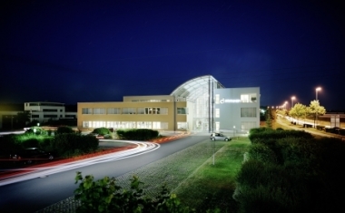 defacto - Hauptgeb&auml;ude bei Nacht - defacto marketing GmbH