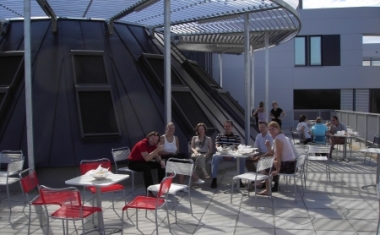 Die Dachterrasse ist ein beliebter Treffpunkt f&uuml;r die Mittagspause - FFG - &Ouml;sterreichische Forschungsf&ouml;rderungsgesellschaft mbH