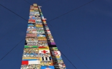 Wir finden, zum Spielen ist man nie zu alt - und bauen mit Lego und vielen M&uuml;nchnern  den h&ouml;chsten Turm - HypoVereinsbank (UniCredit Bank AG) - Member of UniCredit