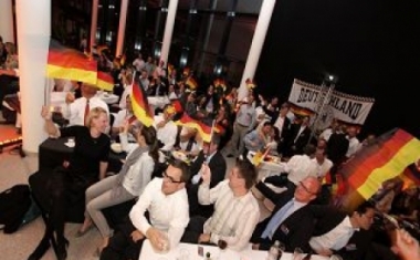 Publice Viewing WM 2010 Deutschland gegen Ghana im neuen M&uuml;nchner Office - Accenture Deutschland