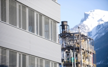 Sch&ouml;ne Aussichten auch w&auml;hrend der Arbeit. Das Wallis gilt mit seinen rund 250 Sonnentagen im Jahr zu Recht als Sonnenstube der Schweiz. - Lonza AG