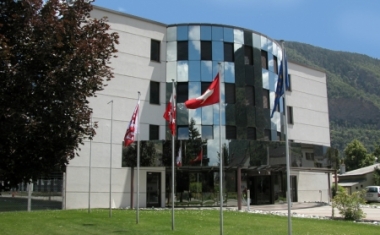 Au&szlig;enansicht des Verwaltungsgeb&auml;udes in Visp. - Lonza AG