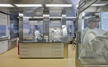 Ein Blick in eine neue HAPI-Anlage, in welcher hochaktive pharmazeutische Wirkstoffe produziert werden. - Lonza AG