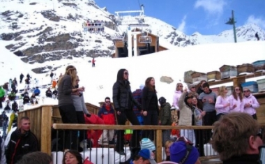 &bdquo;Europaweite Accenture Ski & Surf Challenge 2010". Die Challenge findet dieses Jahr in der Schweiz statt - Accenture Deutschland
