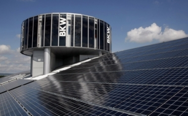Solarenergie vom Stadiondach &ndash; das BKW-Solarkraftwerk auf dem Stade de Suisse  - BKW FMB Energie AG