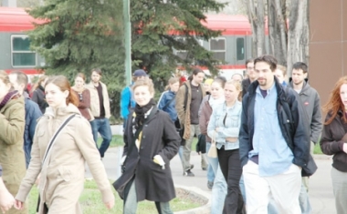 Viele MitarbeiterInnen und StudentInnen f&uuml;r einen Zugtest im Einsatz - Trenkwalder Personaldienste GmbH