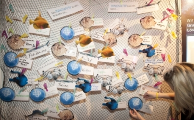 Kreatives Brainstorming zum Thema &bdquo;innovativ sein&ldquo; beim Kick-Off - T-systems Multimedia Solutions GmbH