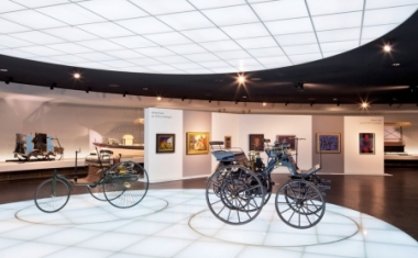 Art & Stars & Cars im Mercedes-Benz Museum - Daimler AG