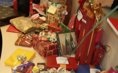 Geschenketisch beim Wichteln - insparx GmbH