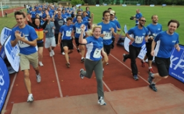 Einer wird gewinnen - aber Spa&szlig; hatten sie alle. Die Teilnehmer der KPMG Charity Games geben auf dem direkten Weg zur Zielgeraden noch einmal richtig Gas. - KPMG AG Wirtschaftspr&uuml;fungsgesellschaft