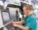 Technik ist unsere Leidenschaft! Unser Mitarbeiter aus dem Werkzeugbau an der Fr&auml;smaschine - PHOENIX CONTACT GmbH &amp; Co. KG