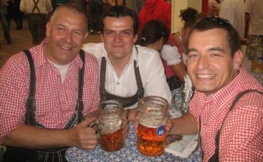Auf dem gr&ouml;&szlig;ten Volksfest der Welt. - manu dextra GmbH