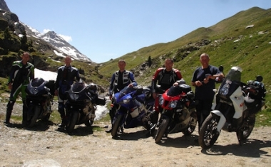 Auf der manu dextra-Motorradtour ging es vier Tage &uuml;ber die sch&ouml;nsten P&auml;sse der Alpen. - manu dextra GmbH