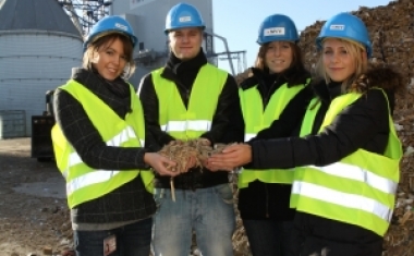 Studenten der dualen Studieng&auml;nge im Biomassekraftwerk - MVV Energie AG