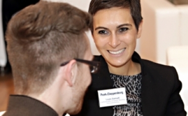 P&C-Mitarbeiter im Gespr&auml;ch - Peek &amp; Cloppenburg KG D&uuml;sseldorf