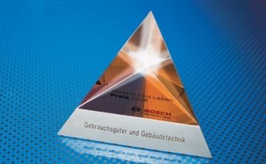 Bosch f&ouml;rdert Jahr f&uuml;r Jahr den heimischen Technik-Nachwuchs mit &Ouml;sterreichs gr&ouml;&szlig;tem HTL-Wettbewerb mit dem Titel &bdquo;Technik f&uuml;rs Leben-Preis&ldquo;. Auf die GewinnerInnen warten 6-monatige Berufspraktika in einem Unternehmen der Bosch-Gruppe. - Bosch &Ouml;sterreich