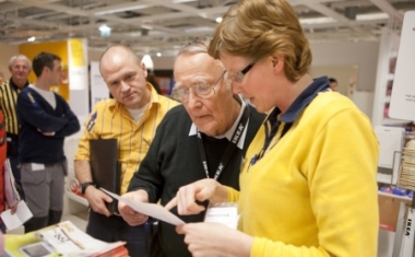 Ingvar Kamprad zu Besuch: Ein Erlebnis f&uuml;r IKEA Mitarbeiter und Kunden. - IKEA Deutschland