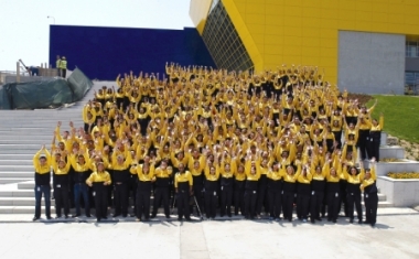 Alle Kollegen eines neuen IKEA Einrichtungshauses kurz vor der Er&ouml;ffnung. - IKEA Deutschland