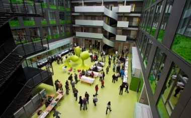 Im Rahmen unserer Weiterbildungen setzen wir auf neue, innovative Lernformen. Da kann ein kreatives Umfeld ja nicht schaden. - T-systems Multimedia Solutions GmbH