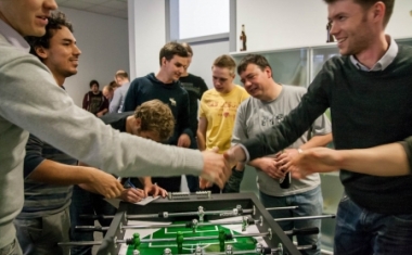 Gewonnen hat &uuml;brigens das Team &bdquo;Die toten Omen&ldquo; vor den &bdquo;Kicker Legends&ldquo; und &bdquo;Kurbelkraft Dresden&ldquo;. - T-systems Multimedia Solutions GmbH