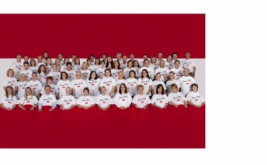 Gruppenbild der 3M MitarbeiterInnen vor dem Start des Grillfestes - 3M &Ouml;sterreich GmbH