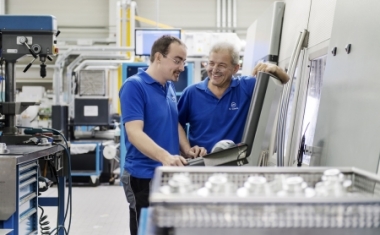 In der Fertigung - Maschinenfabrik Reinhausen GmbH
