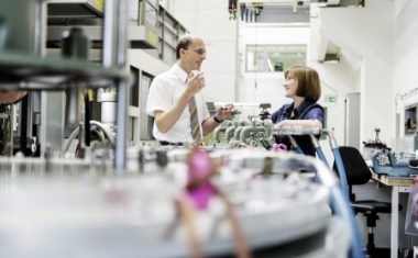 Unser weltweit einzigartiges Versuchszentrum - Maschinenfabrik Reinhausen GmbH