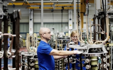 Montage der Laststufenschalter - Maschinenfabrik Reinhausen GmbH
