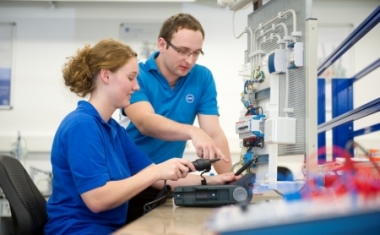 Wir legen Wert auf eine pers&ouml;nliche Betreuung durch unsere Ausbilder - Maschinenfabrik Reinhausen GmbH