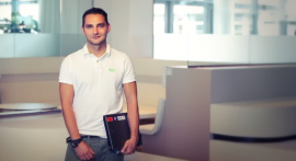 Was macht eigentlich ein Scrum-Master? Den Arbeitsalltag von Piotr Jakobczyk beschreibt vor allem das Wort Teamarbeit.